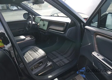 2025 Rivian R1S Ascend Tri Motor Max Pack/Premium Tri Motor Max Pack z USA, uszkodzony, nr VIN 7PDSGCBP3SN058151